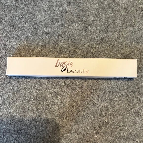 basic beauty Makeup New Unused Basic Beauty Gel Lip Liner Duo Latte